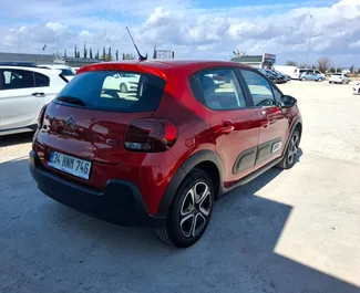 Motore Benzina da 1,2L di Citroen C3 2022 per il noleggio all'aeroporto di Antalya.