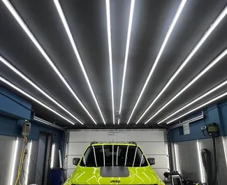 Jeep Renegade 2017 con sistema A trazione integrale, disponibile a Tbilisi.