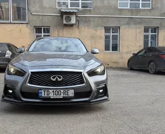 Vista frontale di un noleggio Infiniti Q50 a Tbilisi, Georgia ✓ Auto #15464. ✓ Cambio Automatico TM ✓ 0 recensioni.