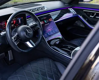 Mercedes-Benz S500 2024 disponibile per il noleggio in Becici, con limite di chilometraggio di illimitato.