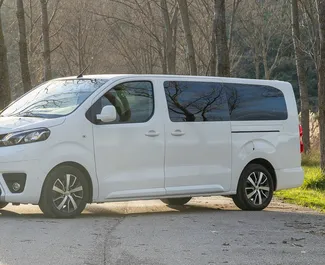 Noleggio auto Toyota Proace Verso #15910 Automatico in Becici, dotata di motore 2,5L ➤ Da Ivan in Montenegro.