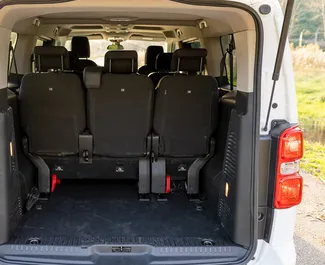 Toyota Proace Verso 2023 con sistema A trazione anteriore, disponibile in Becici.
