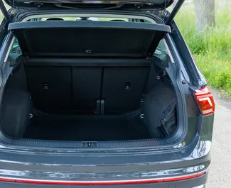 Volkswagen Tiguan 2023 disponibile per il noleggio in Becici, con limite di chilometraggio di illimitato.