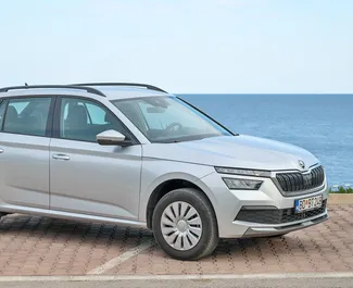 Vista frontale di un noleggio Skoda Kamiq a Budva, Montenegro ✓ Auto #15823. ✓ Cambio Automatico TM ✓ 0 recensioni.