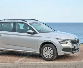 Vista frontale di un noleggio Skoda Kamiq a Budva, Montenegro ✓ Auto #15822. ✓ Cambio Automatico TM ✓ 0 recensioni.