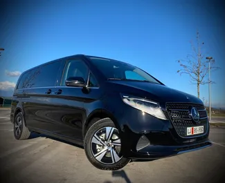 Vista frontale di un noleggio Mercedes-Benz V-Class a Lubiana, Slovenia ✓ Auto #15657. ✓ Cambio Automatico TM ✓ 0 recensioni.