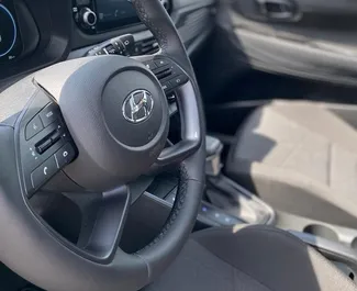 Hyundai Bayon 2023 disponibile per il noleggio a Lubiana, con limite di chilometraggio di illimitato.