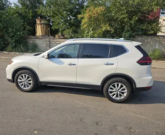 Noleggio auto Nissan Rogue 2017 in Georgia, con carburante Benzina e 160 cavalli di potenza ➤ A partire da 100 GEL al giorno.