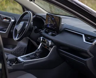 Noleggio Toyota Rav4. Auto Comfort, SUV, Crossover per il noleggio in Montenegro ✓ Cauzione di Deposito di 300 EUR ✓ Opzioni assicurative RCT.