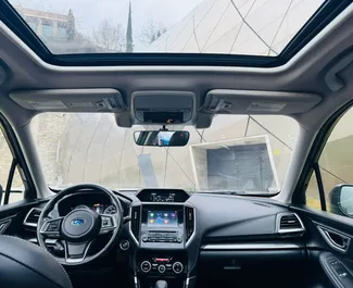 Interni di Subaru Forester in affitto in Georgia. Un'ottima auto da 5 posti con cambio Automatico.