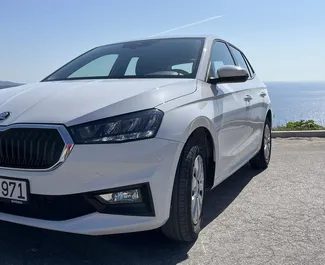 Vista frontale di un noleggio Skoda Fabia a Herceg-Novi, Montenegro ✓ Auto #15426. ✓ Cambio Automatico TM ✓ 0 recensioni.