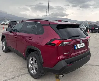Vista frontale di un noleggio Toyota Rav4 a Tbilisi, Georgia ✓ Auto #15812. ✓ Cambio Automatico TM ✓ 0 recensioni.