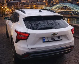 Noleggio Chevrolet Trax. Auto Economica, Crossover per il noleggio in Georgia ✓ Cauzione di Deposito di 540 GEL ✓ Opzioni assicurative RCT.