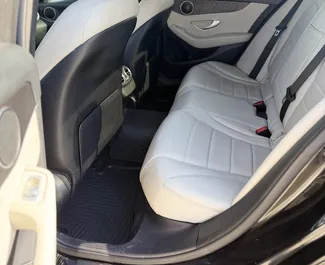 Mercedes-Benz C-Class 2017 disponibile per il noleggio a Tbilisi, con limite di chilometraggio di illimitato.