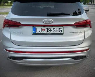 Noleggio Hyundai Santa Fe. Auto Comfort, Crossover per il noleggio in Slovenia ✓ Cauzione di Deposito di 1000 EUR ✓ Opzioni assicurative RCT, Passeggeri, All'estero, Giovane.