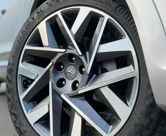 Hyundai Santa Fe 2023 con sistema A trazione integrale, disponibile a Lubiana.