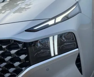 Interni di Hyundai Santa Fe in affitto in Slovenia. Un'ottima auto da 5 posti con cambio Automatico.