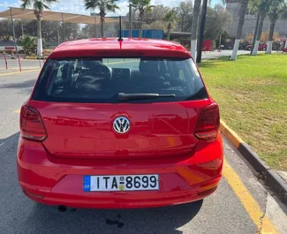 Interni di Volkswagen Polo in affitto in Grecia. Un'ottima auto da 5 posti con cambio Automatico.