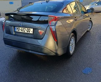Motore Ibrido da 1,8L di Toyota Prius 2018 per il noleggio a Tbilisi.