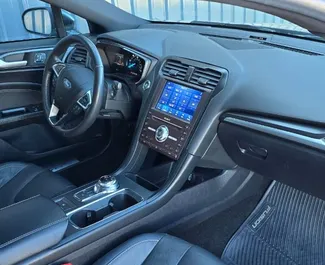 Ford Fusion Sedan 2020 disponibile per il noleggio a Tbilisi, con limite di chilometraggio di illimitato.