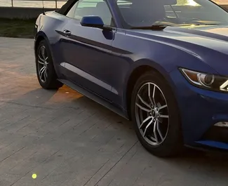 Noleggio auto Ford Mustang Cabrio 2017 in Georgia, con carburante Benzina e 310 cavalli di potenza ➤ A partire da 280 GEL al giorno.