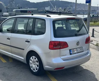Noleggio Volkswagen Touran. Auto Comfort, Monovolume per il noleggio in Montenegro ✓ Cauzione di Senza deposito ✓ Opzioni assicurative RCT.