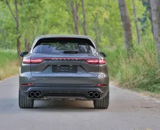 Noleggio Porsche Cayenne Turbo. Auto Premium, Lusso, SUV per il noleggio in Montenegro ✓ Cauzione di Deposito di 1500 EUR ✓ Opzioni assicurative RCT, All'estero.