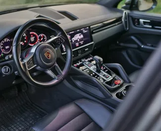 Motore Benzina da 3,0L di Porsche Cayenne Turbo 2023 per il noleggio in Becici.