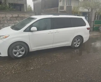 Noleggio auto Toyota Sienna 2015 in Georgia, con carburante Benzina e 270 cavalli di potenza ➤ A partire da 215 GEL al giorno.