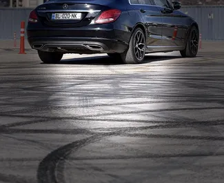 Interni di Mercedes-Benz C-Class in affitto in Georgia. Un'ottima auto da 5 posti con cambio Automatico.