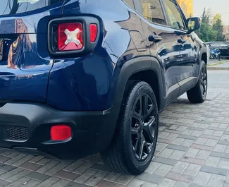 Jeep Renegade 2017 disponibile per il noleggio a Kutaisi, con limite di chilometraggio di illimitato.