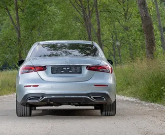 Noleggio Mercedes-Benz E250. Auto Premium per il noleggio in Montenegro ✓ Cauzione di Deposito di 1000 EUR ✓ Opzioni assicurative RCT, All'estero.