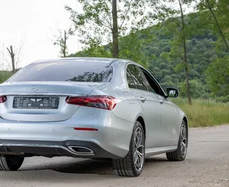 Motore Diesel da 3,0L di Mercedes-Benz E250 2024 per il noleggio in Becici.