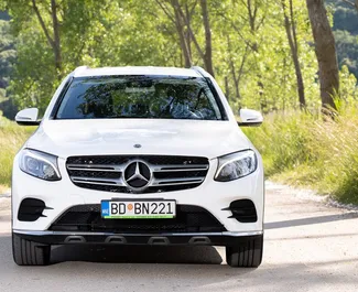 Vista frontale di un noleggio Mercedes-Benz GLC250 in Becici, Montenegro ✓ Auto #12169. ✓ Cambio Automatico TM ✓ 0 recensioni.