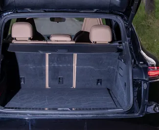 Porsche Cayenne Turbo 2022 disponibile per il noleggio in Becici, con limite di chilometraggio di illimitato.