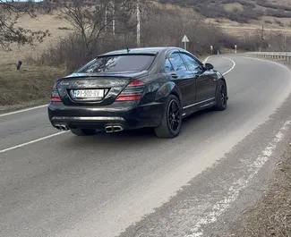 Motore Benzina da 90,0L di Mercedes-Benz S-Class 2009 per il noleggio a Tbilisi.