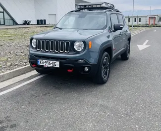 Vista frontale di un noleggio Jeep Renegade a Kutaisi, Georgia ✓ Auto #15624. ✓ Cambio Automatico TM ✓ 0 recensioni.