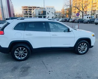 Noleggio Jeep Cherokee. Auto Comfort, SUV, Crossover per il noleggio in Georgia ✓ Cauzione di Senza deposito ✓ Opzioni assicurative RCT, SCDW, FDW, Furto, Giovane.