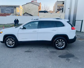 Jeep Cherokee 2020 con sistema A trazione integrale, disponibile a Kutaisi.