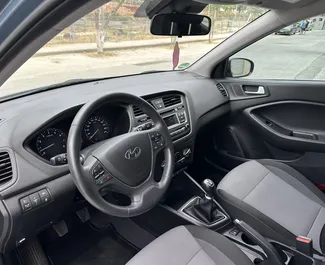 Hyundai i20 2017 disponibile per il noleggio a Salonicco, con limite di chilometraggio di illimitato.