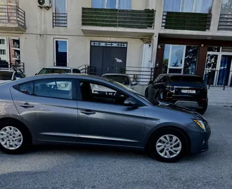 Hyundai Elantra 2019 disponibile per il noleggio a Tbilisi, con limite di chilometraggio di illimitato.