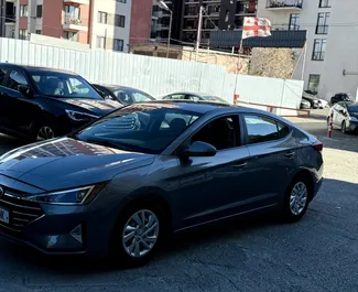 Hyundai Elantra 2019 con sistema A trazione anteriore, disponibile a Tbilisi.