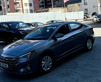 Vista frontale di un noleggio Hyundai Elantra a Tbilisi, Georgia ✓ Auto #15794. ✓ Cambio Automatico TM ✓ 0 recensioni.