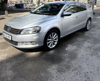 Vista frontale di un noleggio Volkswagen Passat a Tbilisi, Georgia ✓ Auto #15808. ✓ Cambio Automatico TM ✓ 0 recensioni.