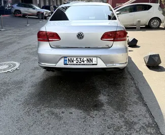 Noleggio Volkswagen Passat. Auto Comfort per il noleggio in Georgia ✓ Cauzione di Deposito di 100 GEL ✓ Opzioni assicurative RCT.