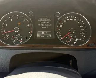 Volkswagen Passat 2011 disponibile per il noleggio a Tbilisi, con limite di chilometraggio di illimitato.