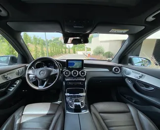 Mercedes-Benz GLC250 2022 disponibile per il noleggio in Becici, con limite di chilometraggio di illimitato.