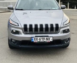 Noleggio auto Jeep Cherokee 2017 in Georgia, con carburante Benzina e 184 cavalli di potenza ➤ A partire da 135 GEL al giorno.