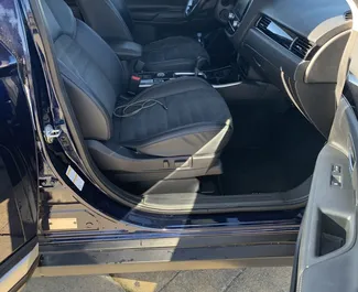 Mitsubishi Outlander 2021 disponibile per il noleggio a Batumi, con limite di chilometraggio di illimitato.