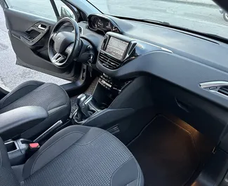 Peugeot 208 2017 disponibile per il noleggio a Salonicco, con limite di chilometraggio di illimitato.